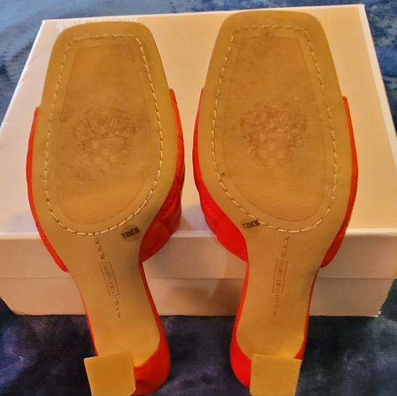 SOLD! VINCE CAMUTO BRINELA WOVEN ORANGE SLIDE - Picture 4 of 4